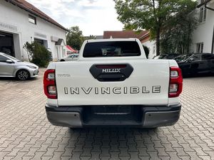 2023 pour Toyota HiLux 4x4 Invincible direction gauche sièges intérieurs en cuir foncé AWD Drive Diesel Fuel R16 taille des pneus en aluminium - Product Image 6