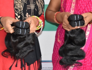 Paquet d'extensions naturelles de cheveux humains traités chimiquement d'extensions de cheveux du vendeur indien Double trame naturelle ondulée style Bodywave vierge aucun - Product Image 5