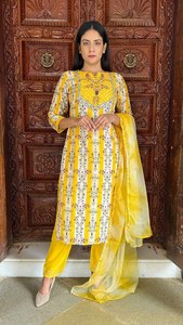 เสื้อผ้าไหมสำหรับผู้หญิงลายดอกไม้ดีไซน์เนอร์พร้อมด้วยเกอร์ติส Pent จัดส่งฟรีทั่วโลก - Product Image 5