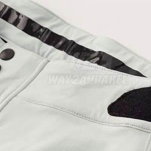 Pantalones de carreras de cuero de motocicleta de alta calidad Estilo OEM Pantalones de cuero de motocicleta hechos a medida - Product Image 3