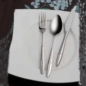 Ensemble de couverts jetables écologiques martelés en acier inoxydable avec finition miroir pour la vaisselle de cuisine et de mariage - Product Image 5