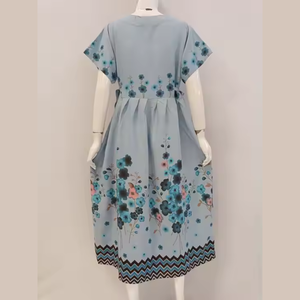 Chrysanta Belle Floral Chibi V-Neck Casual Dress Robe ludique quotidienne confortable - Product Image 3