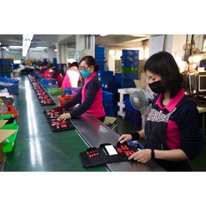 เครื่องมือหุ้มฉนวนไฟฟ้า ODM ของ OEM ประกอบด้วยใบมีดแบบเปลี่ยนได้จำนวน12ชิ้นเป็นต้น - Product Image 5