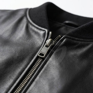 Chaqueta de Cuero para Hombre 2026, Corte Ajustado, Estilo Motero Moderno, Chaqueta de Invierno Genuina, Ideal para Moda Urbana y Uso Casual - Product Image 4
