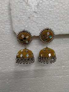 Pendientes LAC hechos a medida con trabajo de espejo en colores fucsia ideales para tiendas de accesorios de moda para reventa - Product Image 2