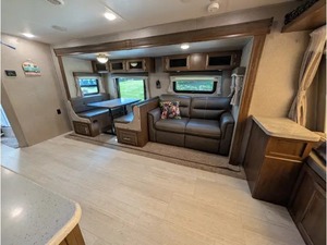 Vendedor Verificado, F-o-r-e-s-t River ROCKWOOD ROO 24WS Usado, Modelo 2019 con Alto Rendimiento, Disponible para la Venta - Product Image 3