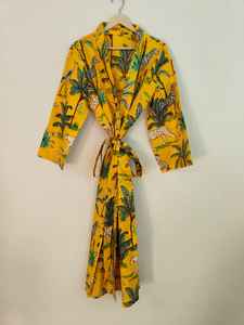 Robe kimono en coton doux de luxe à col en V et à manches longues à imprimé jungle jaune pour femmes Cadeau de demoiselle d'honneur d'été - Product Image 4