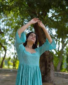 Vestido de Algodón Estampado a Mano Khari Aqua Bloom de Aarini al Mejor Precio al por Mayor - Product Image 6