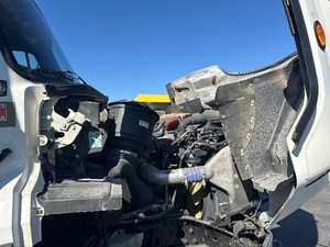 Camión de Plataforma con Eje Tándem 114SD 2020, 24 pies de Largo, 410HP, Caja de Cambios Automática de 10 Velocidades, Diésel, Usado, para Construcción, Transporte Industrial - Product Image 2