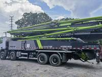 Pompe à béton d'occasion de 56m montée sur camion en béton en Chine avec de bonnes performances au meilleur prix en vente