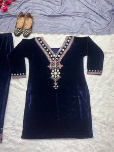 El último diseñador de ropa de fiesta, terciopelo viscoso, secuencia pesada, bordado, trabajo, Anarkali, Top y pantalón con red de mariposa Dupatta - Product Image 4