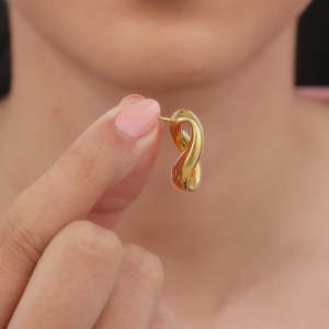 Pendientes clásicos de moda dorados con bucle trenzado, diseño de gota de aro geométrico, joyería de aleación chapada en oro con diamantes de perlas para regalo de fiesta - Product Image 4