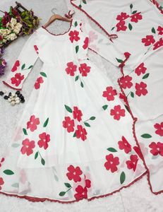 Prepárate para bailar durante la temporada con nuestro traje más cómodo que te hace querer girar - Product Image 4