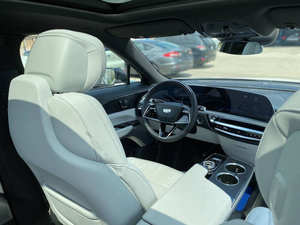 Cadillac LYRIQ Luxury 2 d'occasion en bon état, modèle 2024 - Product Image 2