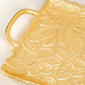 ถาดทรงสี่เหลี่ยมจัตุรัสพร้อมหูจับ รุ่นโกลเด้นเครสต์ รอยัลคอร์ ขนาดใหญ่ ทำจากอะลูมิเนียม ลายนูนแบบดั้งเดิม พร้อมลวดลายพืช - Product Image 5