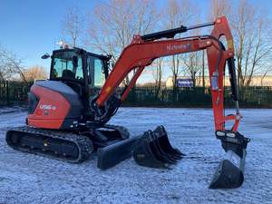 Mini-excavatrice sur chenilles Kubota U56 d'occasion en bon état, origine Japon, 5000 kg, moteur, roulement, boîte de vitesses, pompe, composants principaux - Product Image 2