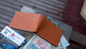 กระเป๋าสตางค์สั้นสองพับลายบัตรจระเข้แบบหลายใบโลโก้ออกแบบได้ตามต้องการ - Product Image 2