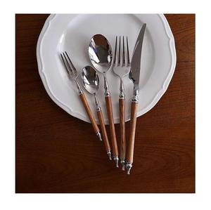 Ensemble de couverts en acier inoxydable avec manche en bois, utilisés pour les fêtes de mariage, les rassemblements à domicile - Product Image 2