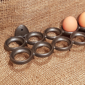 Porte-plateau à oeufs Porte-oeufs en fer antique Stockage d'œufs frais de ferme fait à la main - Product Image 1