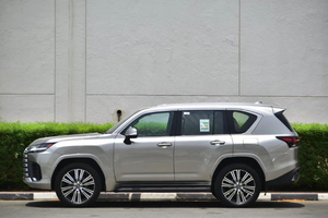 Voiture LX500 d'occasion avec boîte de vitesses automatique, sièges en cuir rouge, caméra arrière, transmission avant - Product Image 3