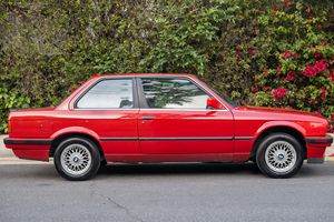 รถบีเอ็มดับเบิลยู 325is คูเป้ ปี 1990 สภาพดี ราคาคุ้มค่า พร้อมส่ง - Product Image 3