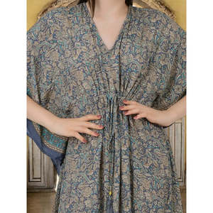 Caftán Largo de Seda Suave Color Ámbar con Estampado Floral # 1628 Trajes de Baño para Mujer - Product Image 5