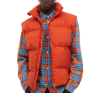 Polyester Made Hommes Puffer Vest Plaine Teint Vente En Ligne Hommes Puffer Vest Avec Logo Personnalisé - Product Image 3