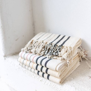 Serviette de plage turque Imsa à fines rayures, 100% coton Peshtemal, 35x70 pouces - Product Image 3