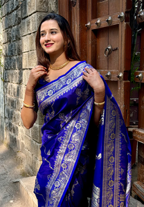 Sari de seda suave Violet Banarasi Jaal con intrincado tejido Zari perfecto para bodas celebraciones festivas y tradicionales - Product Image 3