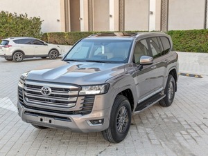 Utilisé pour Toyota Hilux pour Land Cruiser Boîte de vitesses manuelle et automatique Diesel Carburant Conduite à gauche Intérieur sombre Mini-fourgonnette à vendre - Product Image 4