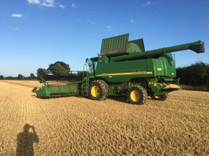 Cosechadora Multiusos John Deere 1075 para Trabajo Agrícola - Product Image 5