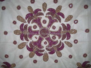 Mantel de mesa de tela de red cuadrada con bordado de cuentas, mantel de lujo indio hecho a mano para eventos de comedor y venta al por mayor - Product Image 3