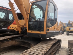 Pelle sur chenilles Hyundai 305LC-9T originale et d'occasion 31 tonnes Engins de terrassement Modèle 2023 Capacité du godet 1.4m 95% NOUVEAU Faible - Product Image 4