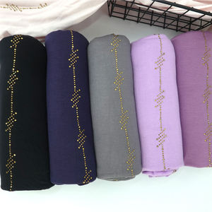 Hijab multifonctionnel pour femme LRTOU, design populaire, de haute qualité, châle élégant en jersey, écharpe longue unie en polyester avec strass, pour usage quotidien - Product Image 3