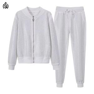 Chándales ligeros de diamantes de imitación para hombre más vendidos estilo único hecho en Pakistán con diamantes de imitación transpirables y cómodos - Product Image 1