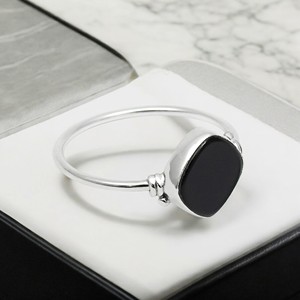 Bague en forme de coussin en onyx noir naturel pour fiançailles Bagues en argent sterling 925 faites à la main pour femmes et filles OEM - Product Image 2