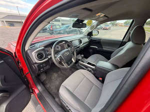 Usado 2023 T * oyota Tacoma - Product Image 4