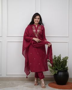 Ensemble Kurti en rayonne de designer indien pakistanais avec pantalon et dupatta pour les fêtes, les mariages, les occasions décontractées, le travail de bureau, les tenues formelles pour femmes - Product Image 3