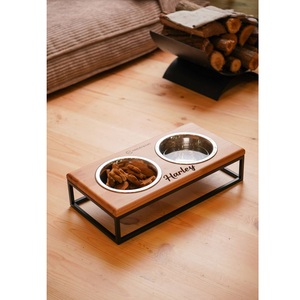 Alimentador de mascotas de estilo animal ecológico de madera rústica con cuencos de acero inoxidable y diseño de ágata - Product Image 1