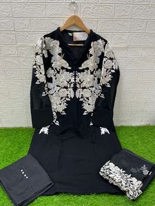 งานปักเทียม Georgette ของนักออกแบบล่าสุด Kurti ตั้งโดย Fab Zone - Product Image 5