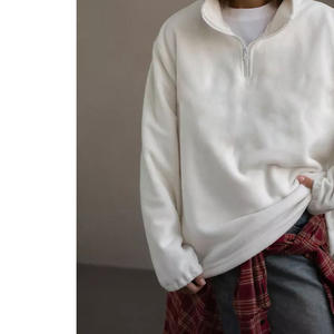 Top Atlético recortado suave para mujer con cremallera en cuarto, transpirable, antiarrugas, estilo deportivo informal, posición frontal con logotipo - Product Image 2