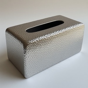 กล่องกระดาษทิชชูโลหะตกแต่งหรูหรา ออกแบบมาเพื่อบ้านที่ทันสมัย ให้ความรู้สึกศิลปะ โครงสร้างทนทาน ผลิตด้วยมือ - Product Image 3