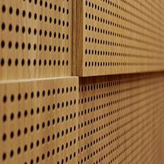 แผงอะคูสติกไม้กันความชื้นที่ทันสมัยพร้อมแผ่นเจาะรูแผ่นไม้สำหรับติดผนังแผ่นไม้ดูดซับเสียง - Product Image 2