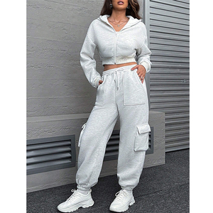 ชุดวอร์มปักลายสำหรับผู้หญิงเสื้อครอปและกางเกงชุดฟิตเนสชุดวอร์มสำหรับผู้หญิง - Product Image 1