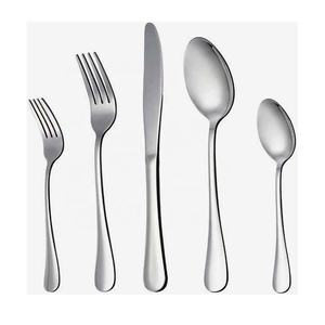 Ensemble de couverts de vaisselle en acier inoxydable plaqué argent personnalisé comprenant une cuillère et une fourchette pour une expérience culinaire élégante - Product Image 1
