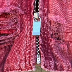 Veste en jean rose délavé à l'acide veste en jean imprimée à fermeture éclair vintage pour hommes avec logo personnalisé - Product Image 6