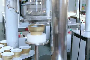 Vendita calda cibo semiautomatico può aggraffatrice tonno stagno inscatolamento sigillatrice Pet Tin Food Closing Machine Sealer