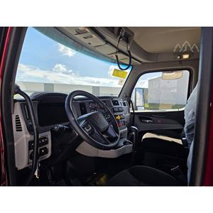 Tracteur routier lourd Peterbilt 567 2026, moteur diesel Weichai 450 ch, norme d'émission Euro 2, 6x4, options conduite à droite et à gauche rapides - Product Image 3