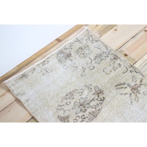 Tapis vintage 2,1 x 3,8 pieds, petit tapis turc, tapis en laine vert et marron à motifs floraux - Product Image 5