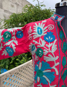 Veste en velours d'été d'hiver pour femmes Design floral broderie travail veste Suzani remplie de coton pour vêtements de fête processus tricoté - Product Image 4